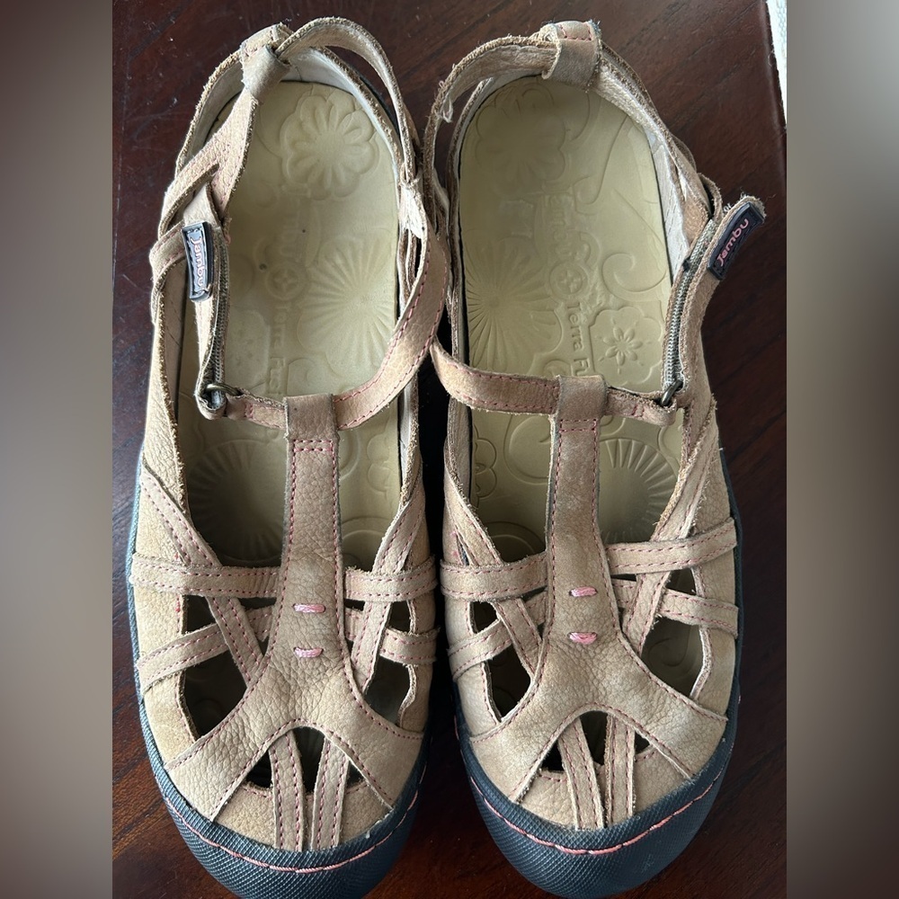 Jambu Beige Leather Upper Shoes
